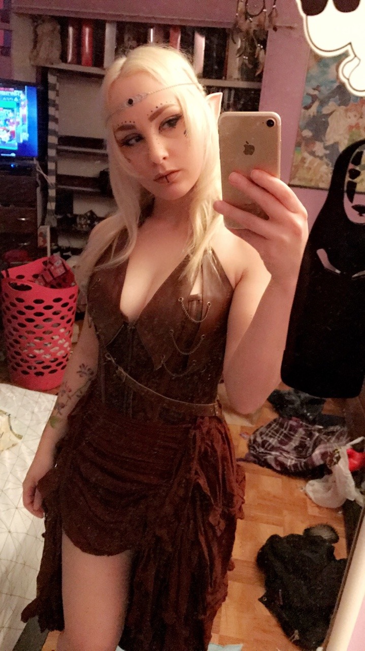 keepitta-secrett:  Say hello to your Elf Princess