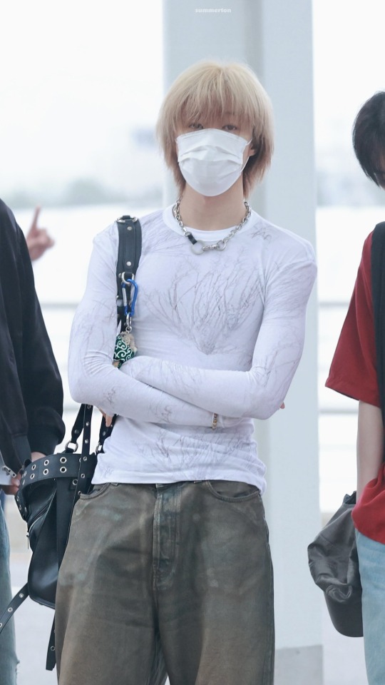 USER KISSEOBIE GET IN HERE HES WEARING THE FUCKING SHIRT