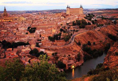 (via Toledo, Spain - The Alcázar of Toledo in background. : CityPorn)