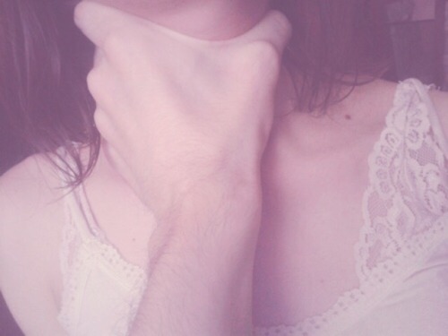 fragilefuckdoll: Pumpkin wants daddy’s strong hands to punish her.✨