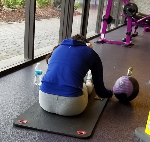 candid ass at Planet Fitness