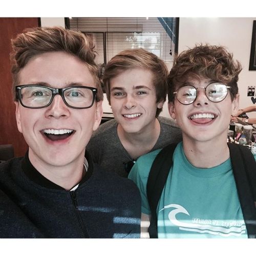 lxkekorns:tyleroakley: found these boogers today. guess i don’t mind them. x 