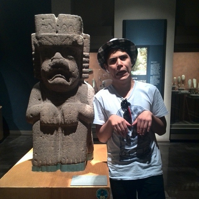 un-chango-y-un-pollo:#Me #Museum #Photo #Funny #Fun #Bored #Mexico #Maya #likeforlike