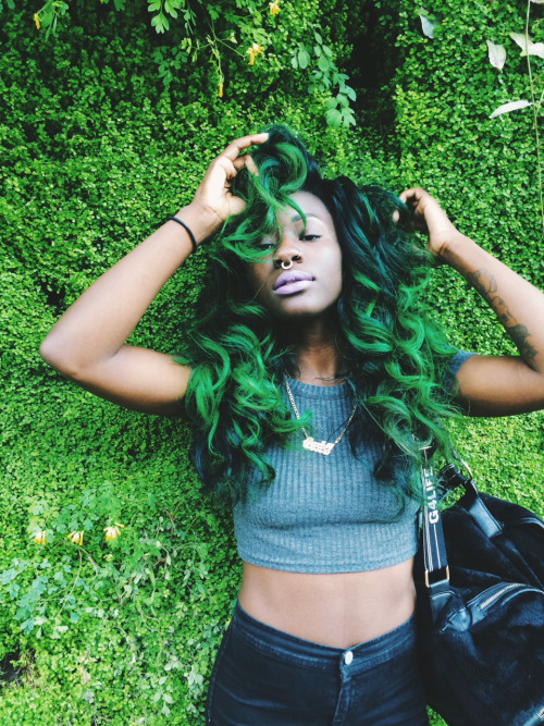 imninm:  black girls with green hair