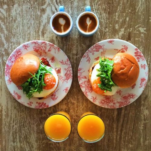 boredpanda:    Loving Man Makes Symmetrical Breakfasts For His Boyfriend Every Morning  