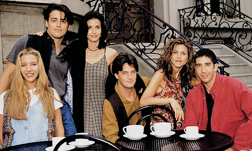 chandlermuriels:“It’s weird. The cast of Friends are almost closer to me than my own fam