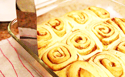 do-not-touch-my-food:  Cinnamon Buns