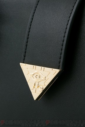 sliferthewhydidigeta:  Actual purses and wallets based on #yugioh (yugi and kaiba