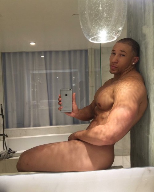 Porn musclegalore:  Evvvvvvverything!redbonenudes photos