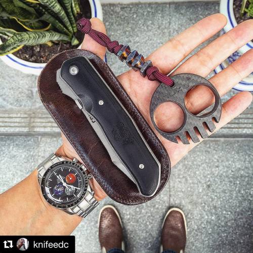 everydaybrasil:  Repost @knifeedc with @repostapp. ・・・ 😎👌🏻#handdump #handcheck 💥  #CRKTknives #bobterzuola #terzuolaknives #bt70 #nukohead #nukotool #nuko #knucks #carbonfiber #omegawatch #omegawatches #moonwatch #frommoontomars #speedmaster