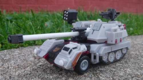 austinstoyblog:Skullgrin I freakin’ love this mold!