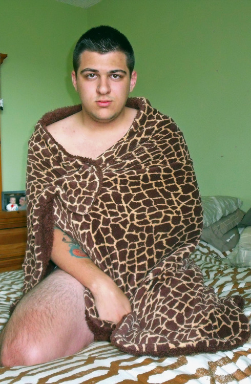 giraffology:  hastag-throwback to when my room was green 