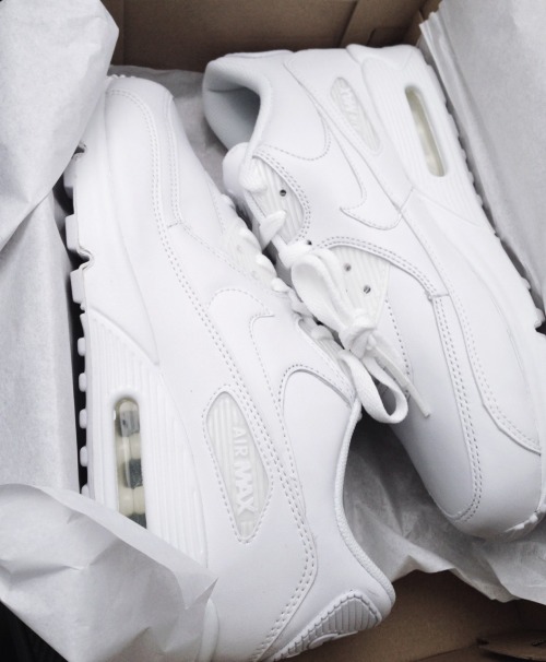 stay — All white Air Max 90 Essential