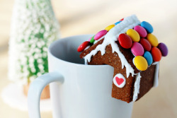 thecakebar:  Mini Gingerbread Houses Tutorial {click