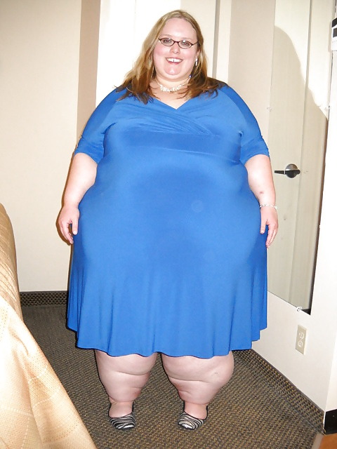 veryfatssbbw:I wish she could just roll over on top of meWanna fuck a horny BBW? - CLICK HERE!