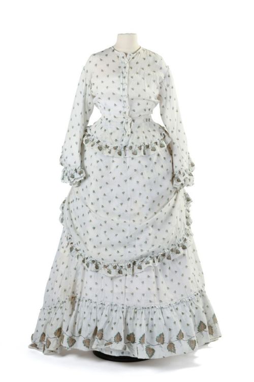 Summer dress ca. 1870From Enchères Sadde via Interencheres