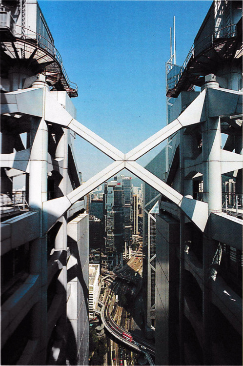 Hongkong &amp; Shanghai Banking Corporation Headquarters. Designed by Sir Norman Foster 1979 - 1