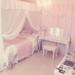 Look how pretty the bed is
