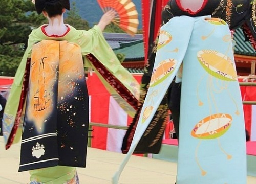 This coordinate owned by Tanmika okiya (Pontocho district) is for senior maiko, and has been wo