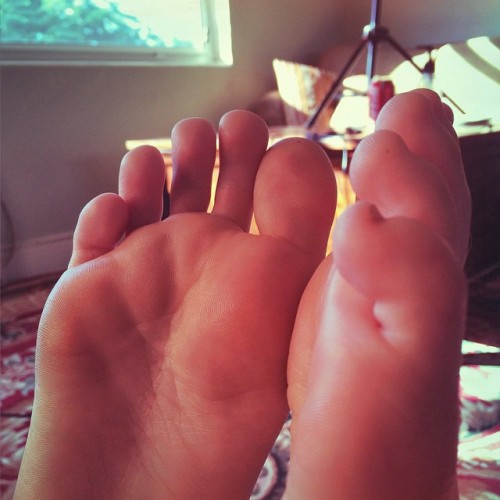 drclifffuxtable:  #feet #Füße #foot #softfeet #teenfeet #soles #hippiefeet #higharches #youngfeet #youngsoles #fetish #toes #teensoles #girlfeet #footmodel #instafeet #igfeet #softfeet #pezinhos #zehen #thepose #solinhas
