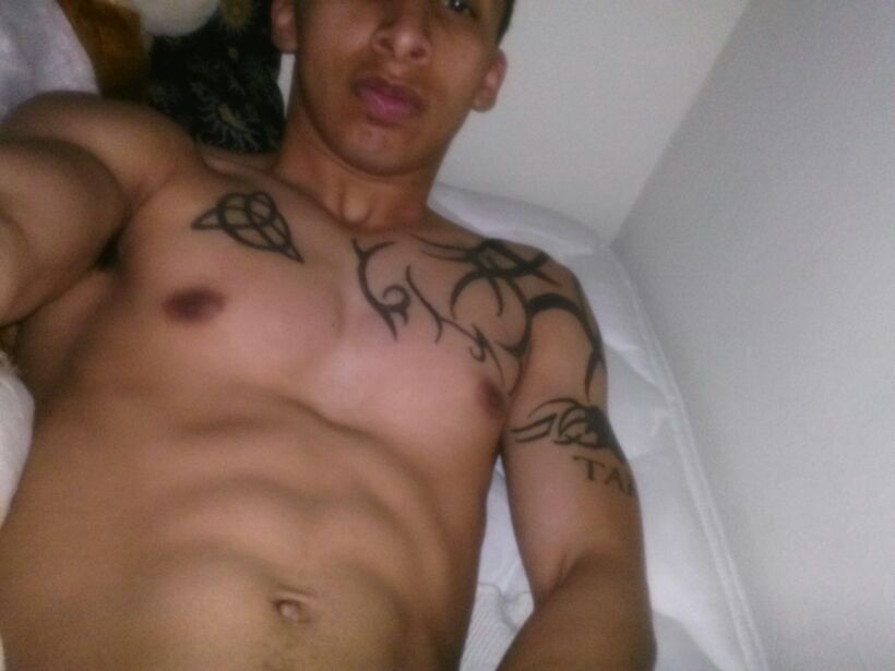 srt8guyssexting:  sssshhhh we got to be quiet on this one.. 20yo texasâ€¦ he