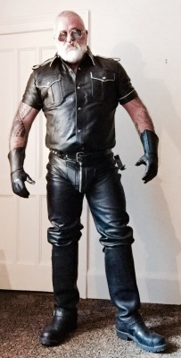 beefybootman:  Vintage leather pants from eBay.  The company that made them are no longer in business.  Zipper up the back, too.  Heh.