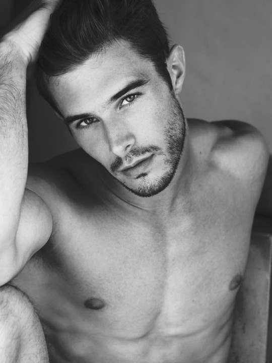 dannyboi2-model-behavior:  takemetobedandlosemeforever:  Alex Prange    HOT DAMN!