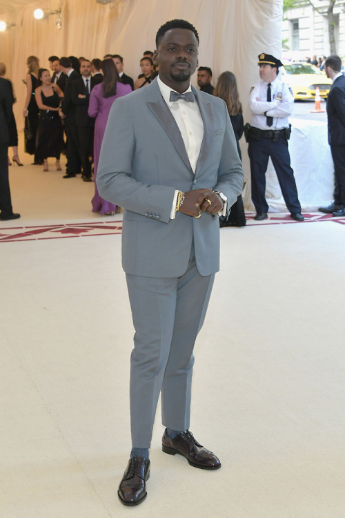 marsincharge: celebsofcolor: Daniel Kaluuya attends the Heavenly Bodies: Fashion & The Catholic 