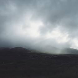 bethatheka:  Sun is trying to break through in Maui #vscocam #chasingfog #liveauthentic 