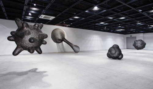 myampgoesto11:‘Particle’ sculptures by Korean artistJang Yong Sun