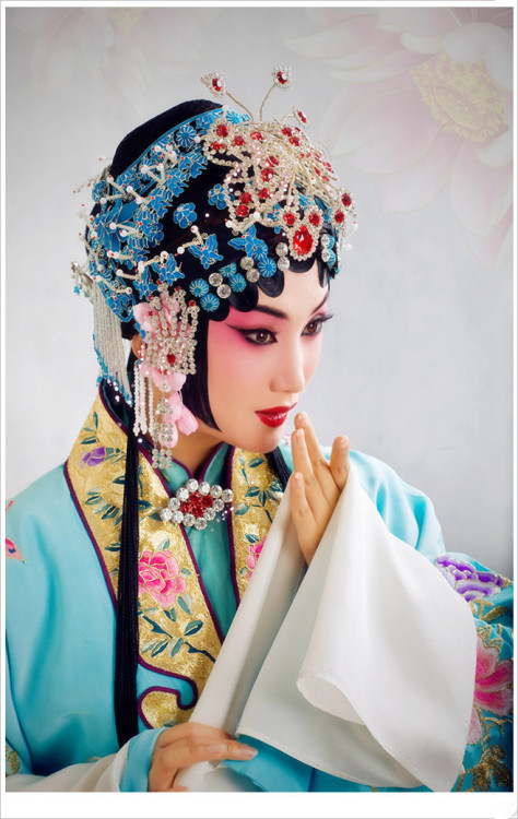 fuckyeahchinesefashion:Chinese Opera Portraits 