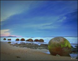 earthstory:  MOERAKI BOULDERS, NEW ZEALAND