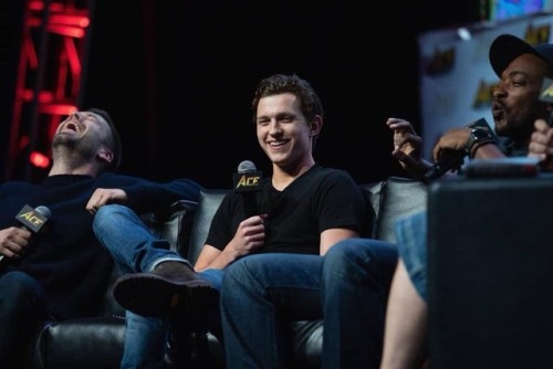 somedayholland36:New photos of Tom in the ACE Comic Con of Seattle yesterday