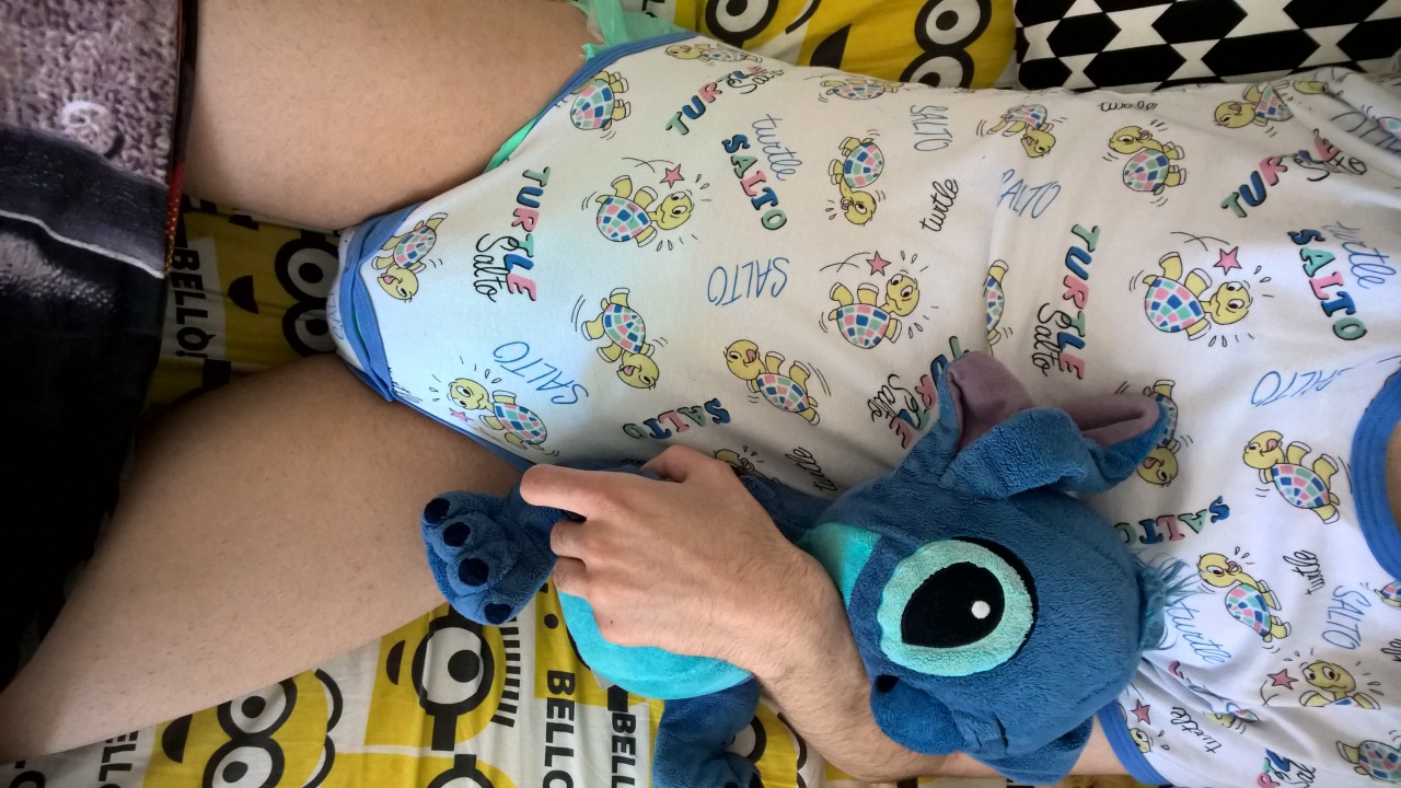 diapersandboys:  These Mornings when you don’t want to leave the Bed… 