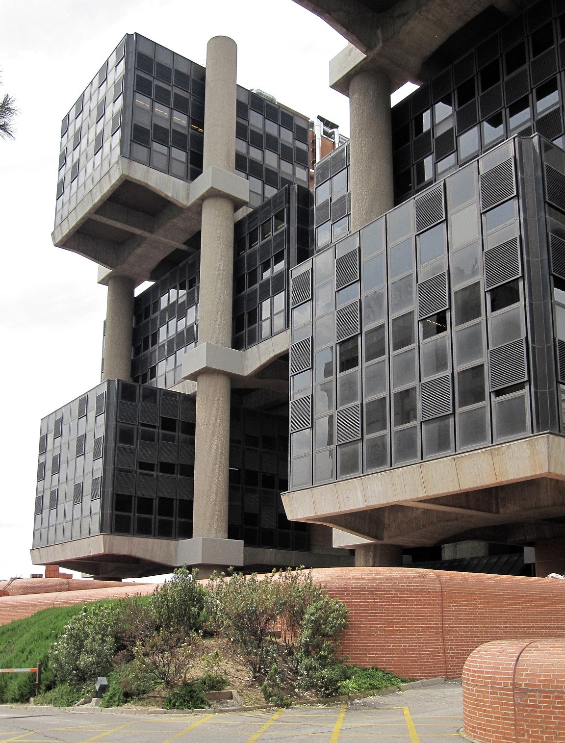 neueregel:Edificio ‘Los Cubos’, Madrid,  Andrault, Parat, Guvan and Capieu,