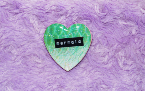 pastel &lsquo;mermaid&rsquo; scale seapunk glitter brooch xo