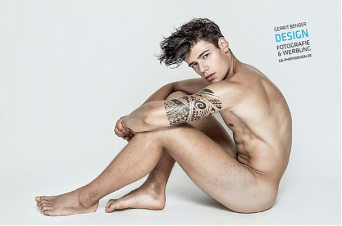 malemodelfeet:  Mario Leon Adrion 