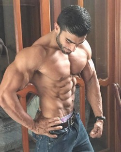 whitepapermuscle:  Umair Latif