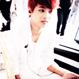 gr8u:  N → red hair 