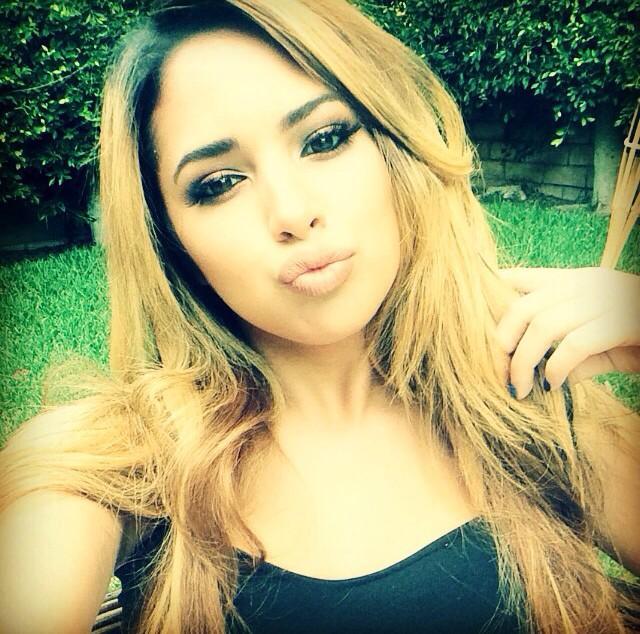 jasminev-news:  @musicchoice: And it’s always time to take a #selfie. #butfirstletmetakeaselfie