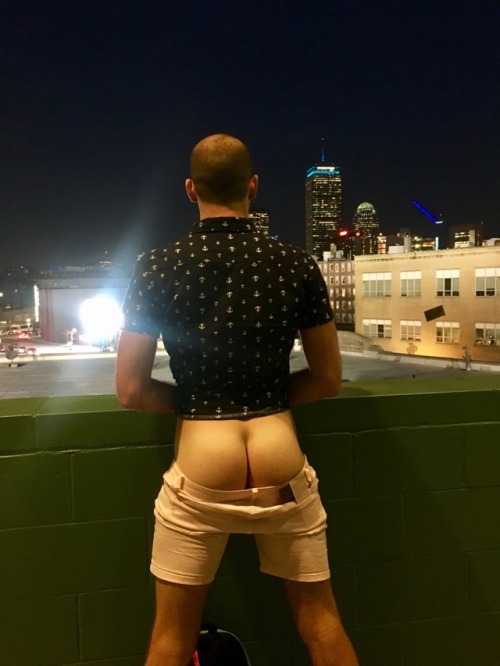 gaytimes-at-ridemonthigh: Booty spotting at Fenway Park