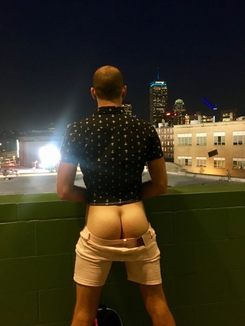 gaytimes-at-ridemonthigh:  Booty spotting at Fenway Park