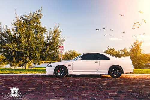 theautobible:  R33 Nissan Skyline by Lafayette Britto Photography on Flickr.
