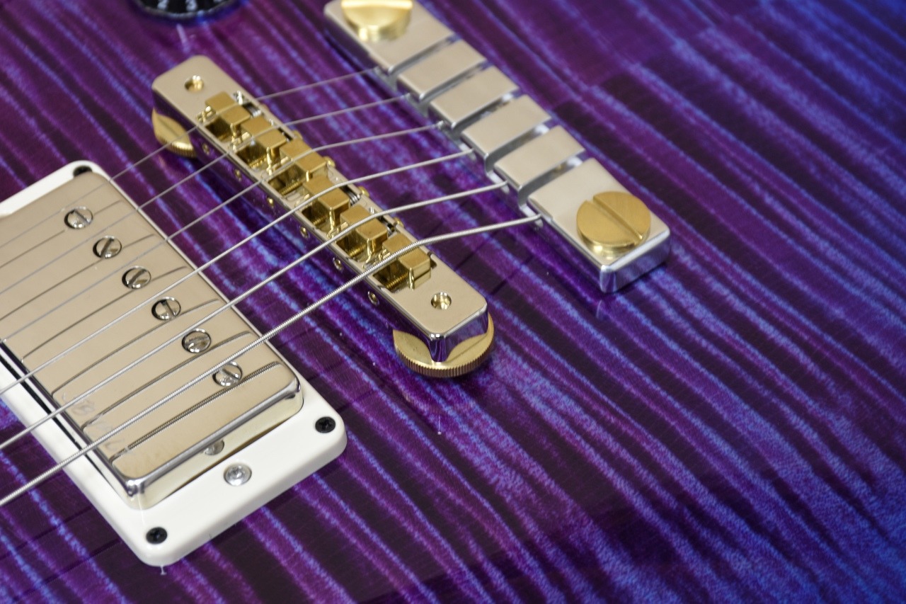 glorifiedguitars:  PRS McCarty 594 10 Top in Custom Colour Violet Blue Burst [Source: