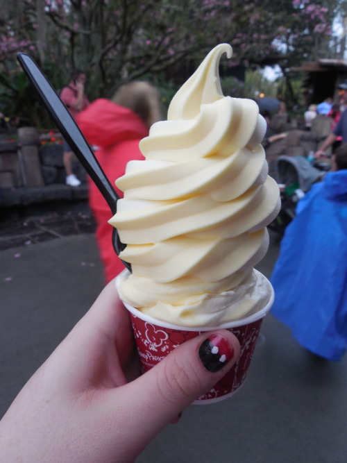 vintage-mouseketeer: walts-disney-vault: DOLEWHIP&lt;3 I want one right now!!! ~~~