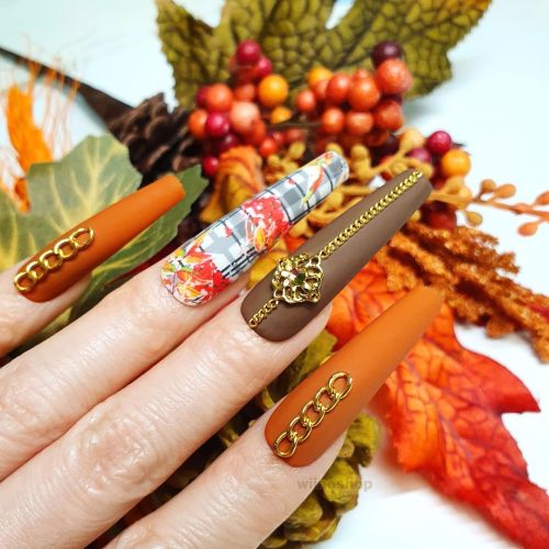 Happy Thanksgiving! #happythanksgivng #fallnails #nails #autumnnails #fallstyle #plaidnails #fallcol