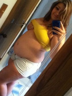 juststuffedbellies:  plumpingprincess:  199lbs   Wow…