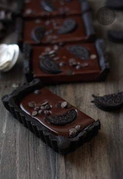 mrsveronicabreanne:  No bake chocolate oreo tart recipe