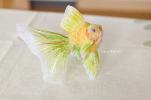 bettagal: sosuperawesome: Needle Felted Goldfish, by Hikaru Yahagi on Etsy See our ‘needle fel