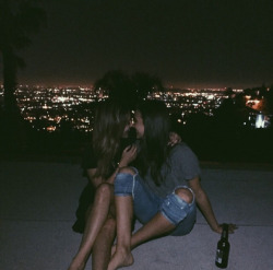 idrathergoforgirls:  paradise-banned:  ♥ LESBIAN BLOG ♥   👭